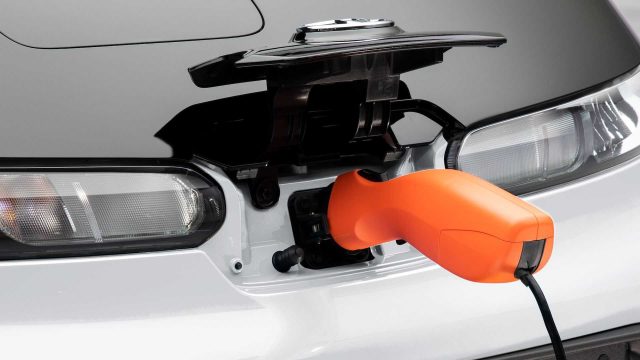 خودروی الکتریکی کوچک تویوتا با بدنه‌ی پلاستیکی در بازار عرضه شد