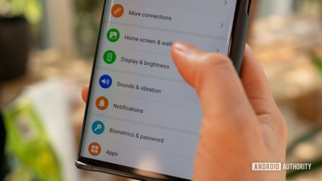 چگونه تنظیمات گوشی اندرویدی را به تنظیمات کارخانه بازنشانی کنیم؟ 2 چگونه تنظیمات گوشی اندرویدی را به تنظیمات کارخانه بازنشانی کنیم؟