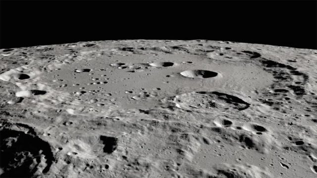 بررسی شواهد وجود آب در ماه
