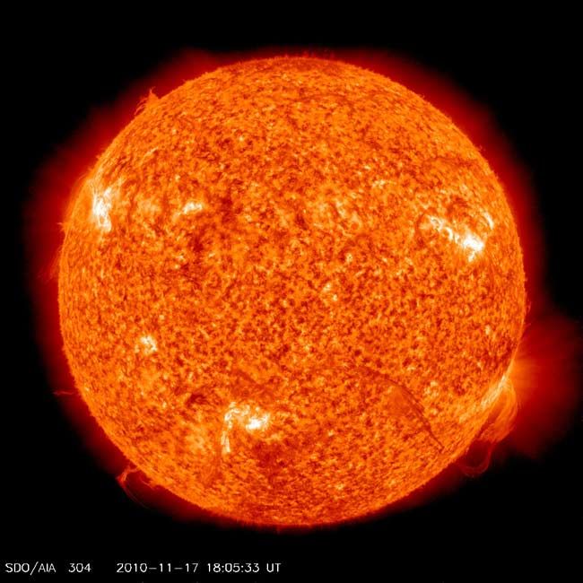 عکس کامل از دیسک که توسط رصدخانه Solar Dynamics ناسا در 17 نوامبر 2010 گرفته شده است.