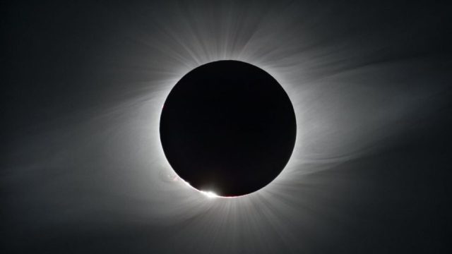 خورشید گرفتگی کامل در تاریخ 2 جولای 2019 - رصدخانه La Silla در شیلی 