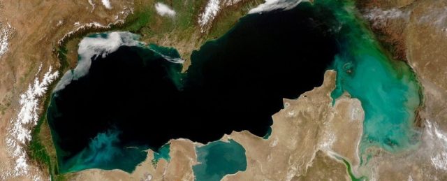 آیا بزرگترین دریاچه جهان در حال خشک شدن است