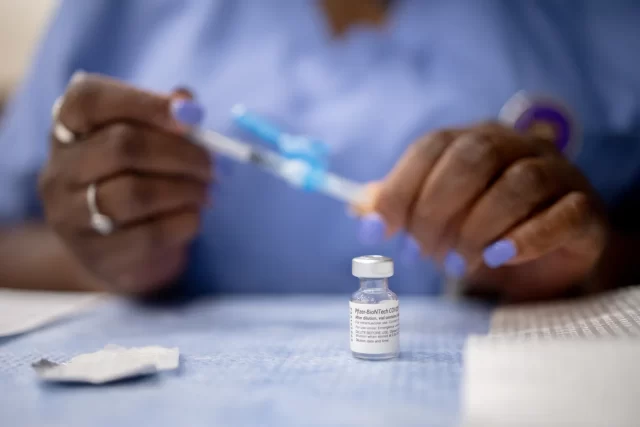 واکسن کووید-19 فایزر تاییدیه کامل FDA را دریافت می کند