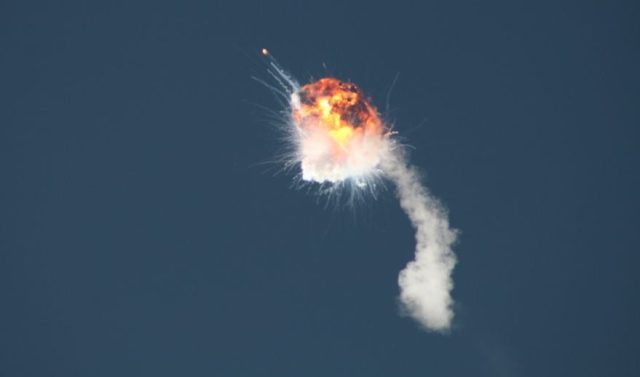 راکت Firefly Alpha اندکی پس از پرتاب منفجر شد