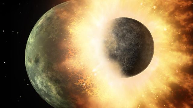 آیا ممکن است ماه از مدار خود خارج شود