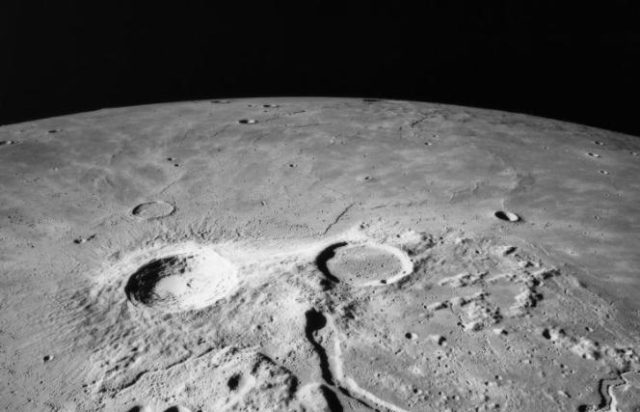 علت وجود یخ در ماه آتشفشان های باستانی هستند