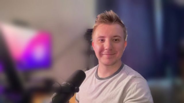 وب کم مک با استفاده از تاری پس زمینه Discord