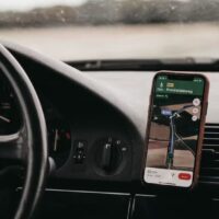 7 برنامه اندرویدی برای راحتی کار با گوشی در جاده