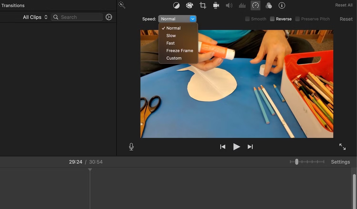 روش کاهش یا افزایش سرعت فیلم در iMovie مک 2 اسکرین شات برگه سرعت در iMovie را نشان می دهد