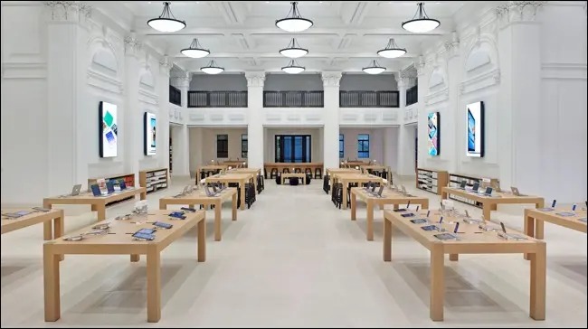 فضای داخلی فروشگاه اپل