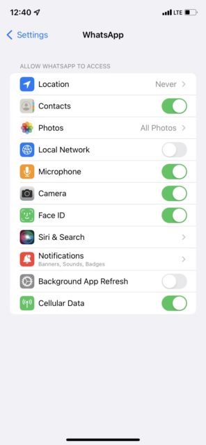 مطمئن شوید که Face ID برای برنامه iOS روشن است