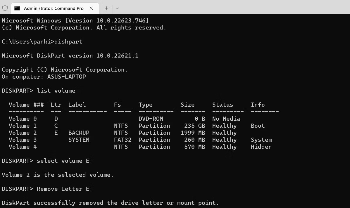 با استفاده از Command Prompt یک درایو را مخفی کنید