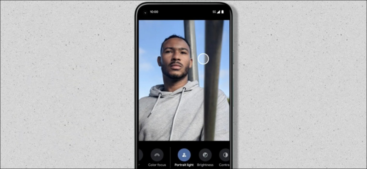 10 قابلیت Google Pixel که باید بشناسید 9 ویژگی نور پرتره در پرتره یک مرد در Google Photos استفاده می شود.