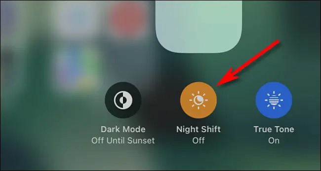 روی 'Night Shift' در Control Center ضربه بزنید تا Night Shift در iPad فعال شود.