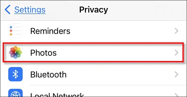 در تنظیمات «Privacy» در iPhone یا iPad، روی «Photos» ضربه بزنید.