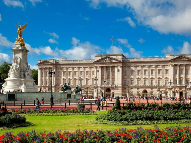 با پرطرفدارترین جاهای دیدنی لندن آشنا شوید 1 کاخ باکینگهام | Buckingham Palace