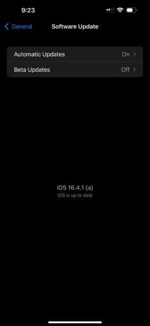 نحوه بررسی بود و نبود آپدیت Rapid Security Response در آیفون 3 صفحه به روز رسانی نرم افزار در iOS پس از به روز رسانی Rapid Security Response