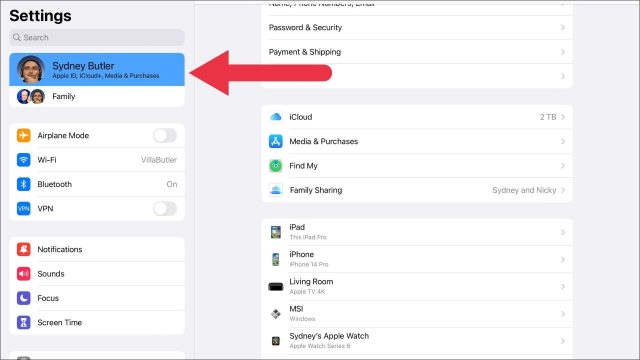 روی صفحه Apple ID خود ضربه بزنید.