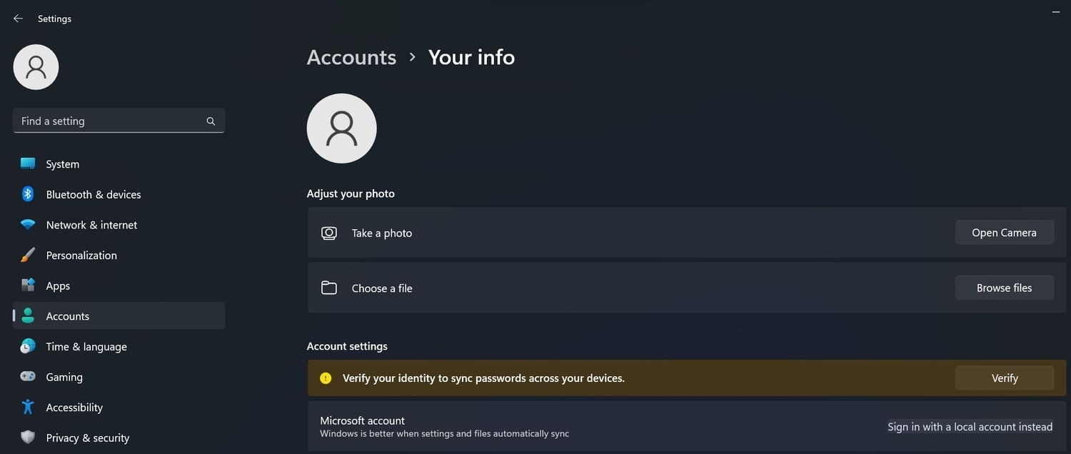 در برنامه تنظیمات ویندوز به جای پیوند روی Sign in With a Local Account کلیک کنید