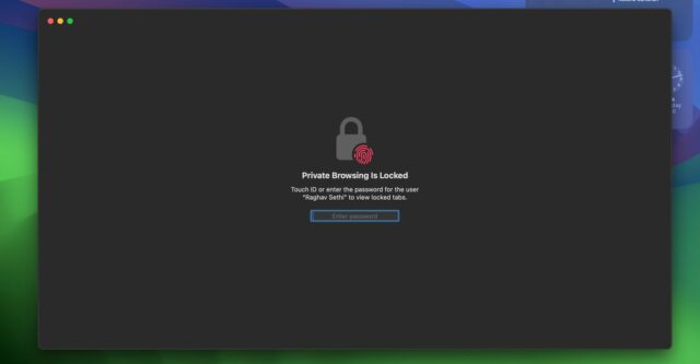 پنجره مرور خصوصی Safari باز می شود که قفل است و برای باز کردن قفل به Touch ID/رمز عبور نیاز دارد.