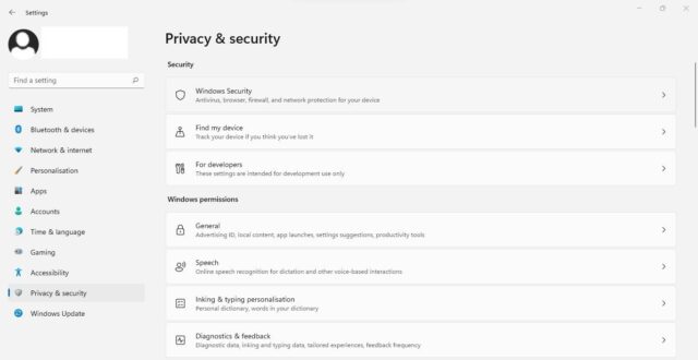 پنجره امنیت ویندوز را با کلیک بر روی Privacy and Security در برنامه تنظیمات ویندوز باز کنید
