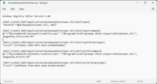 برنامه Notepad یک اسکریپت رجیستری نوشته شده را در ویندوز 11 نشان می دهد