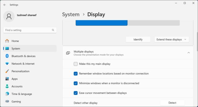 تنظیمات صفحه نمایش ویندوز 11 نمایش گزینه های Make this my Main Display را نشان می دهد