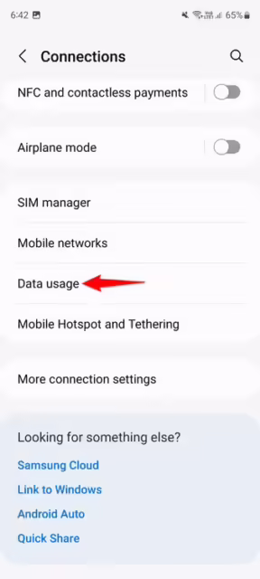  تنظیمات را باز کنید و روی «Connections» ضربه بزنید. برای دسترسی به گزینه‌های مربوط به داده، «Data Usage» را انتخاب کنید