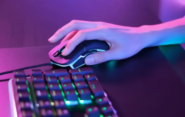 اگر در ورزش‌های الکترونیکی (Esports) بازی نمی‌کنید، پس به نرخ پولینگ ۸۰۰۰ هرتز نیازی ندارید