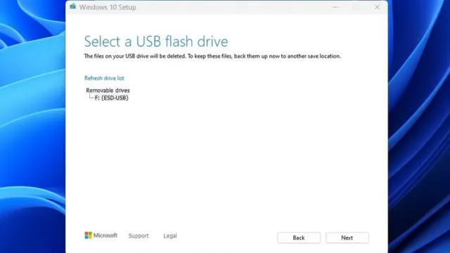فلش USB خود را از فهرست ظاهر شده انتخاب کنید