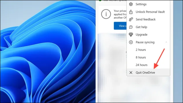 گزینه "Pause syncing" را انتخاب کنید، سپس روی "Quit OneDrive" کلیک کنید