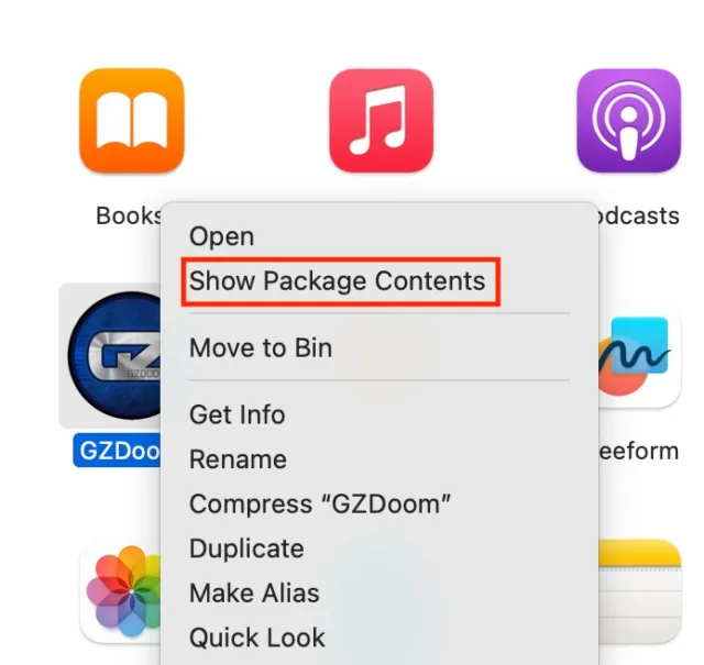 روی آیکون برنامه کلیک راست (یا Control + کلیک) کنید. سپس از منو گزینه "Show Package Contents" را انتخاب کنید.