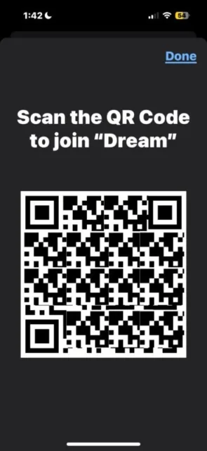گزینه "Show Network QR Code" (نمایش کد QR شبکه) را انتخاب کنید تا کد QR به صورت بزرگ و واضح روی صفحه نمایش داده شود.