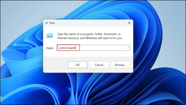 کلیدهای Windows + R را هم‌زمان فشار دهید تا پنجره‌ی Run باز شود. عبارت control panel را تایپ کرده و Enter را بزنید.