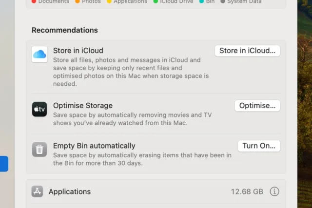 این گزینه تمام فایل‌ها، عکس‌ها و پیام‌ها را در iCloud ذخیره می‌کند و فقط فایل‌های اخیر را روی مک شما نگه می‌دارد
