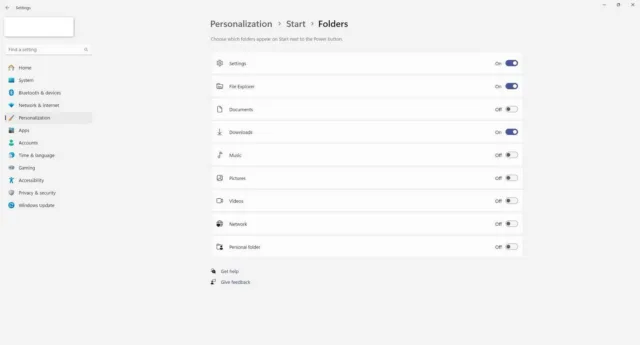 به مسیر Settings > Personalization > Start > Folders بروید. از اینجا، پوشه‌های دلخواه خود را انتخاب کنید