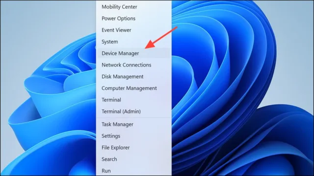 برای باز کردن Device Manager، کلیدهای Win + X را فشار دهید و آن را از منوی بازشده انتخاب کنید.
