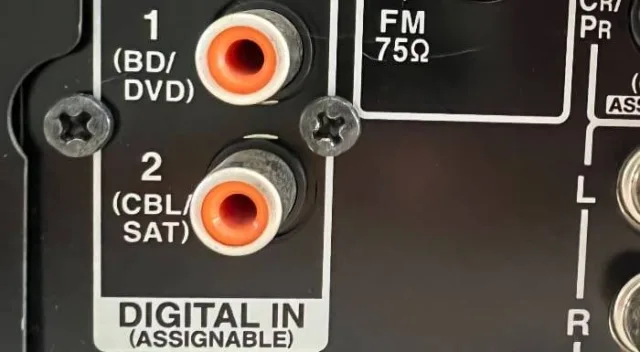 Coaxial Digital Audio با فیش RCA نارنجی‌رنگ