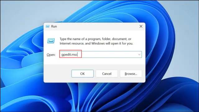 کلیدهای Win + R را فشار دهید تا پنجره Run باز شود، سپس gpedit.msc را تایپ کرده و Enter بزنید