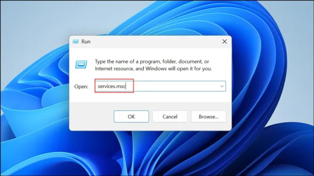 کلیدهای Win + R را فشار دهید، services.msc را تایپ کنید و Enter بزنید تا کنسول سرویس‌ها باز شود