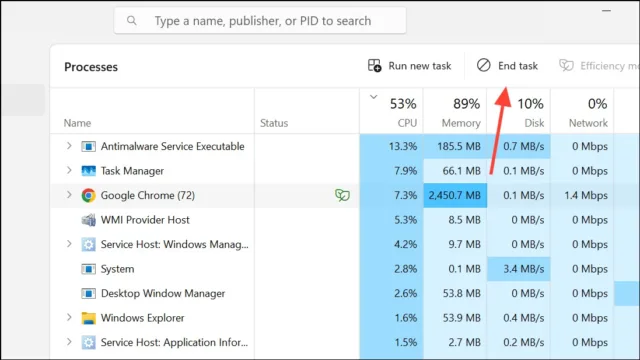 Task Manager را با کلیدهای Ctrl + Shift + Esc باز کنید، برنامه موردنظر را انتخاب کرده و روی End Task کلیک کنید