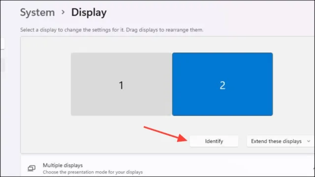 در پنجره‌ی تنظیمات نمایش (Display settings)، یک نمای گرافیکی از مانیتورهای متصل‌شده را مشاهده خواهید کرد که هر کدام با یک عدد مشخص شده‌اند