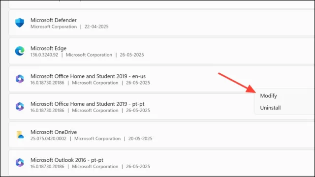 نرم‌افزار Microsoft Office را پیدا کنید، روی آن کلیک کرده و گزینه Modify را انتخاب کنید