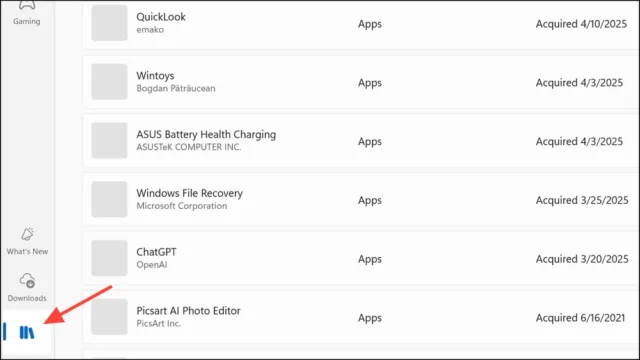 مرحله ۴: فروشگاه مایکروسافت (Microsoft Store) را باز کنید، به بخش Library (کتابخانه) بروید و هر برنامه ناخواسته‌ای که در آنجا فهرست شده را حذف کنید