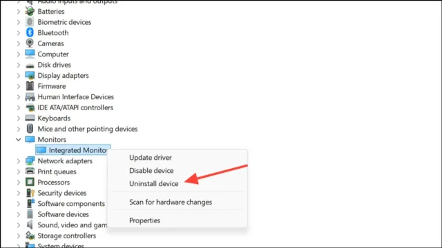 روی درایور کلیک راست کرده و گزینه Uninstall (حذف نصب) را انتخاب کنید