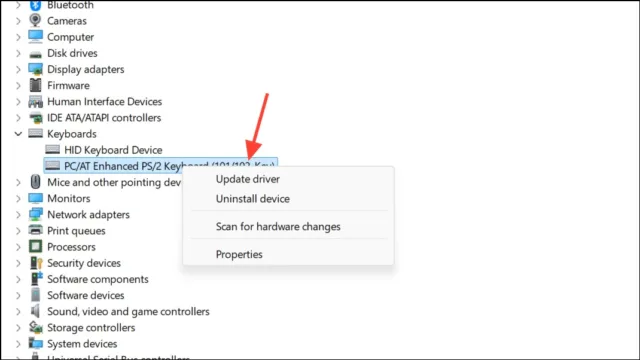 در Device Manager، روی هر دستگاه صفحه‌کلید، ماوس و کنترلر USB راست‌کلیک کنید و گزینه «Update driver» را انتخاب کنید