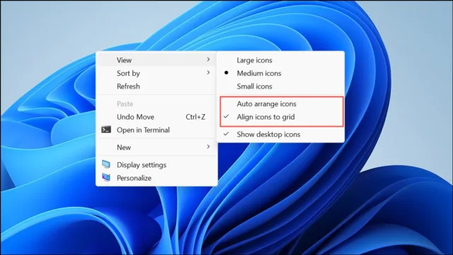 موس را روی گزینه View ببرید و مطمئن شوید گزینه Auto arrange icons (مرتب‌سازی خودکار آیکون‌ها) غیرفعال است