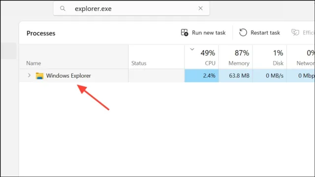 در نوار جستجوی بالای پنجره، عبارت explorer.exe را جستجو کرده و سپس آن را خاتمه دهید (End Task)