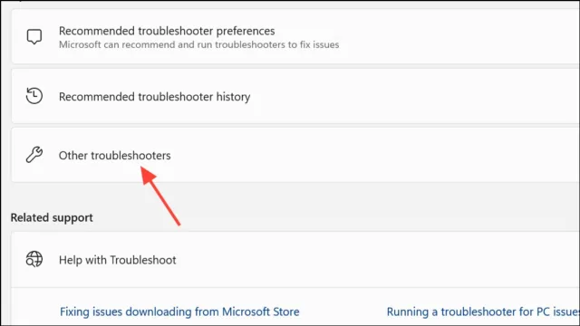 روی Other troubleshooters کلیک کنید و در فهرست، گزینه Windows Store Apps را پیدا کنید. سپس روی دکمه Run کنار آن کلیک کنید.